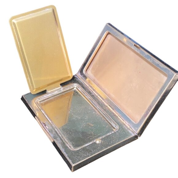 Henrietta Vintage Brass Etched Compact Makeup Powder Case - Picture 2 of 8